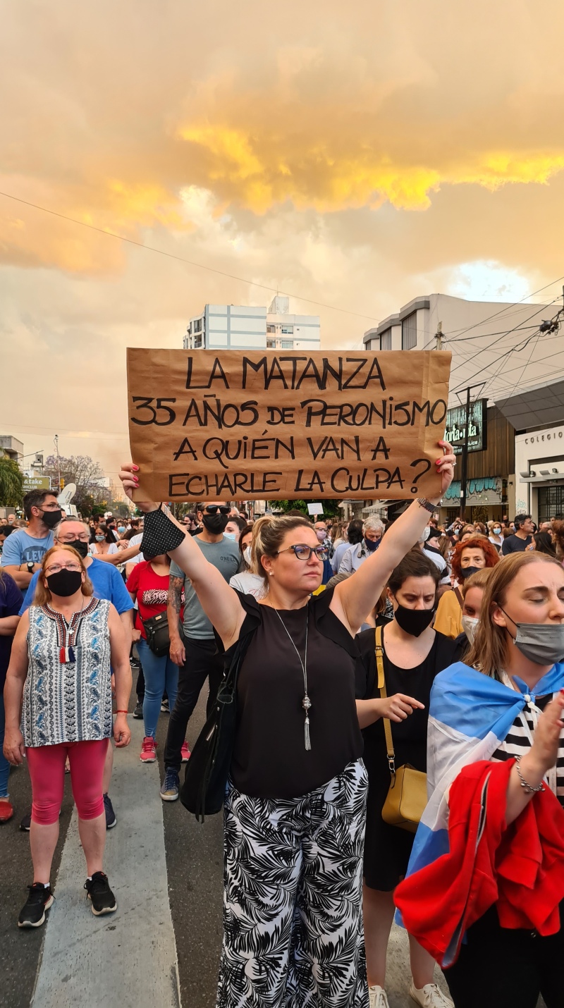 VIDEO: “Cristina Kirchner la puta que te parió”, gritan vecinos indignados en el reclamo de justicia por el kioskero