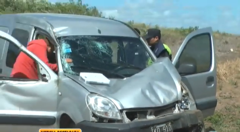 Una mujer policía volcó cerca de Arroyo Corto