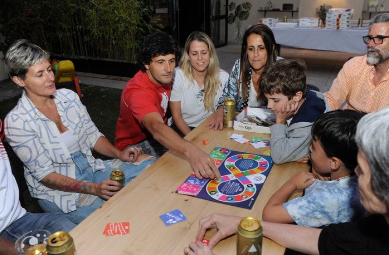 La familia de Nano en pleno juego.