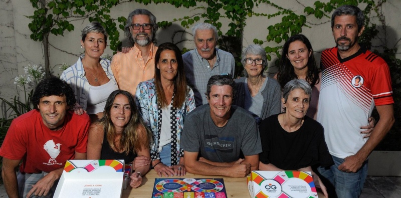 Lucas Padilla y su familia con “Momentos ganados”, un juego de mesa en homenaje al hermano fallecido