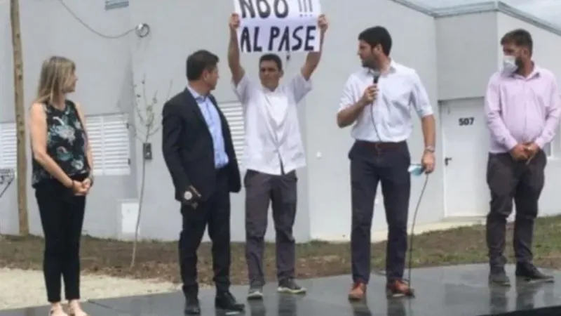 VIDEO: El incómodo momento que vivió Axel Kicillof durante un acto en Ayacucho