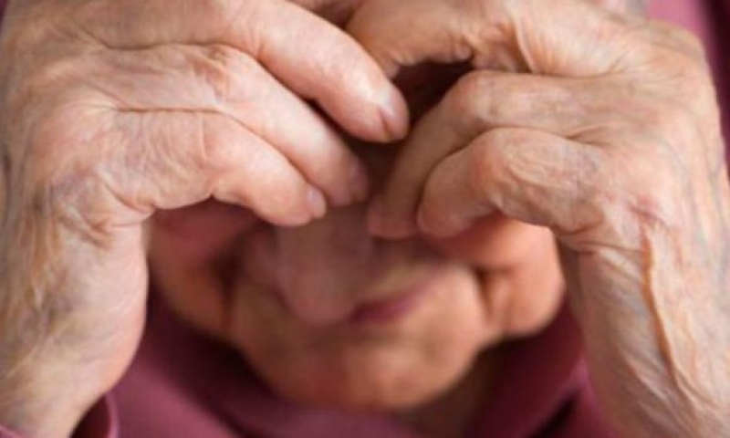 Mientras dormía: Abusan de una mujer de 90 años en Coronel Pringles