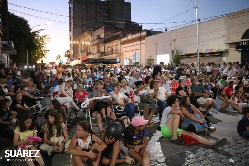 Una multitud acompañó a Suárez Peatonal