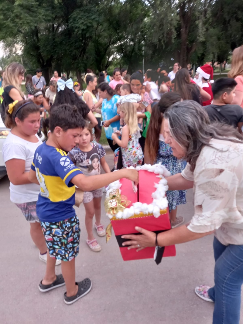 Papá Noel visitó a los chicos en todos los barrios y localidades