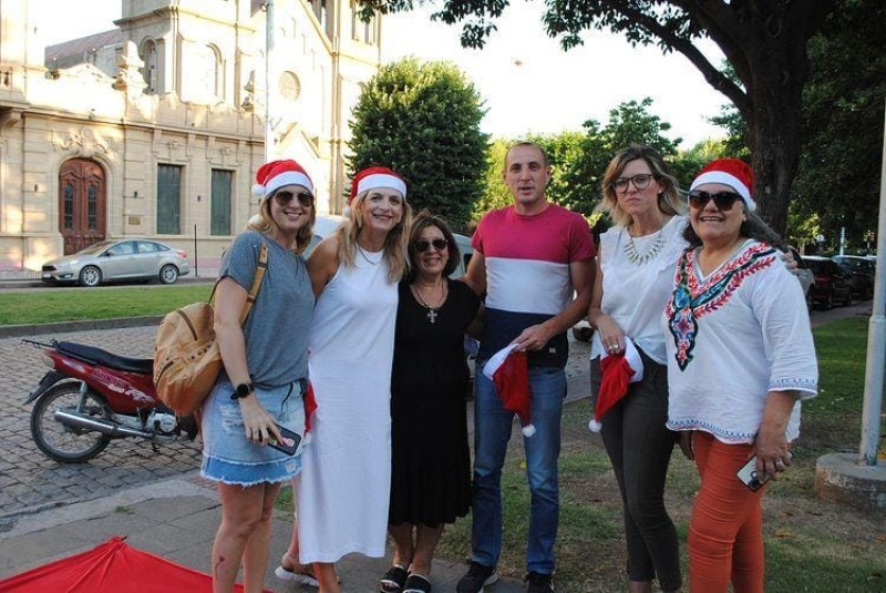 Papá Noel visitó a los chicos en todos los barrios y localidades