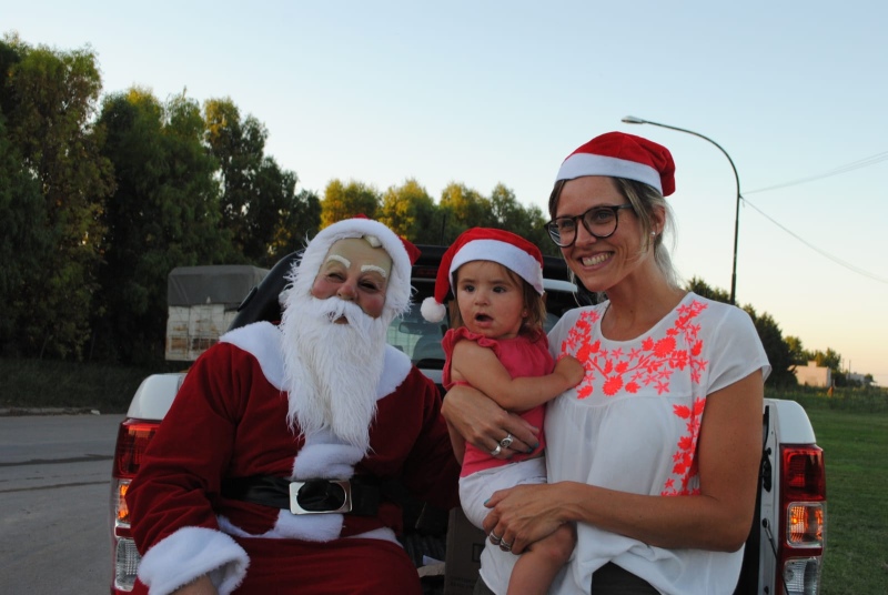 Papá Noel visitó a los chicos en todos los barrios y localidades