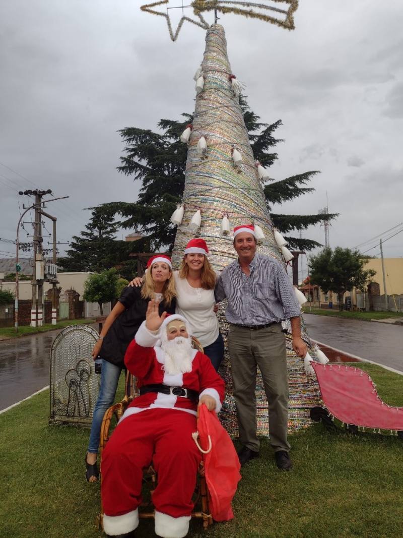 Papá Noel visitó a los chicos en todos los barrios y localidades