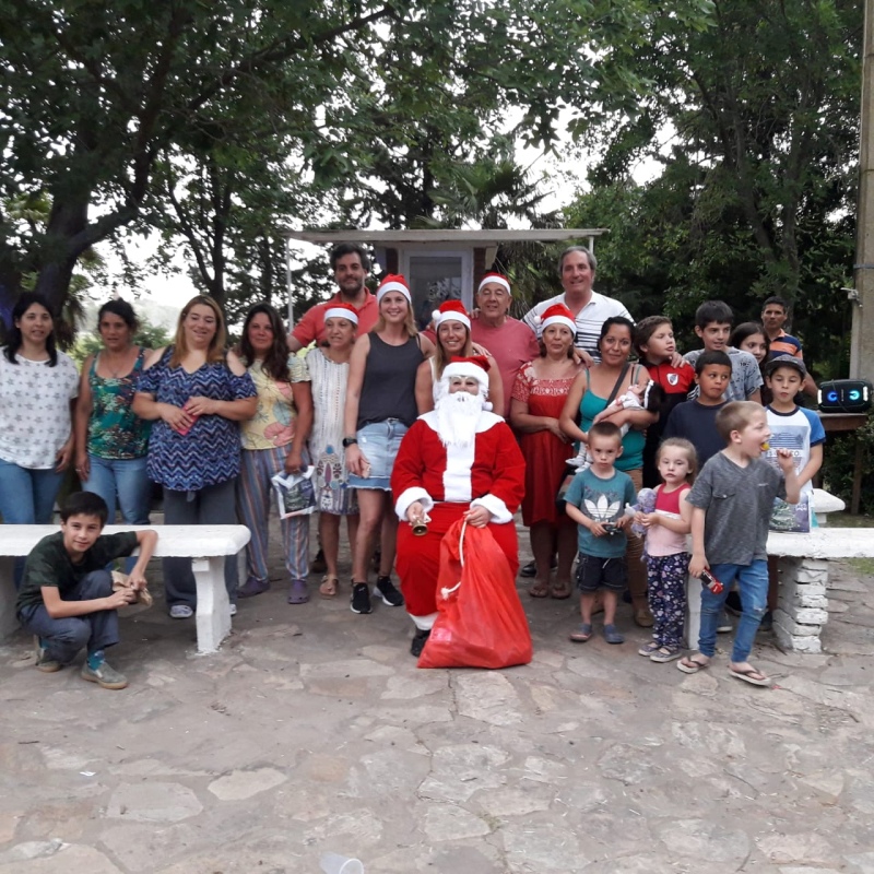 Papá Noel visitó a los chicos en todos los barrios y localidades