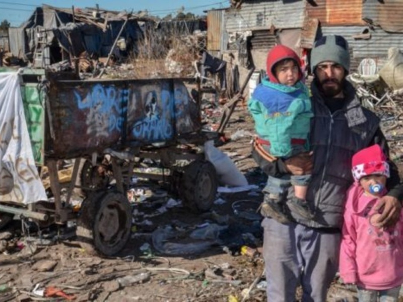 UCA: casi la mitad de los argentinos son pobres o indigentes