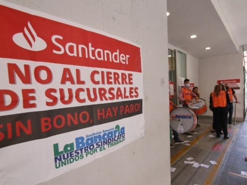 Anuncian un paro total de actividades en el Santander