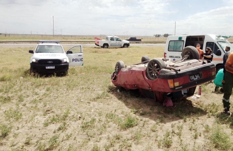 Una mala maniobra provocó un vuelco en la Ruta 3