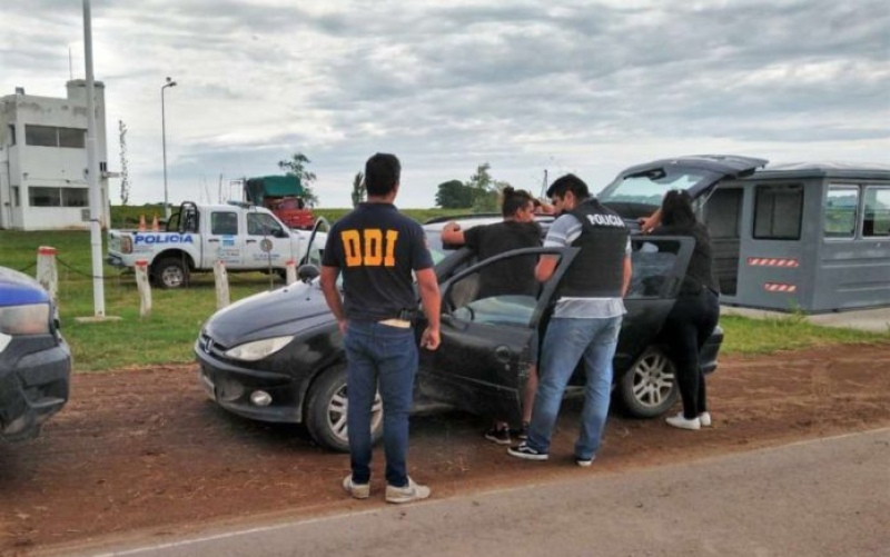 AUTO DE APOYO. Fue interceptado en el Puesto Camineros Tomás Anchorena (La Pampa).