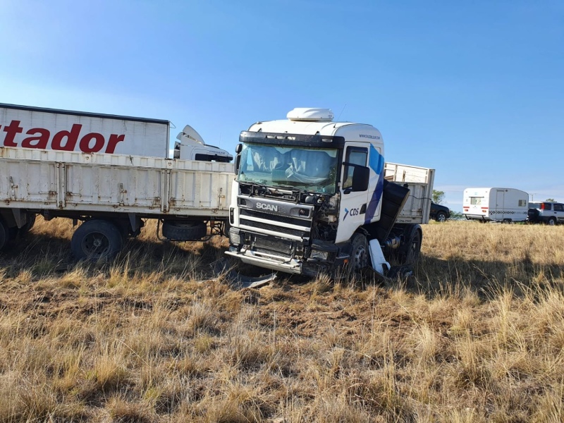 Ruta 51: un camión chocó de atrás a un auto cerca de Cabildo