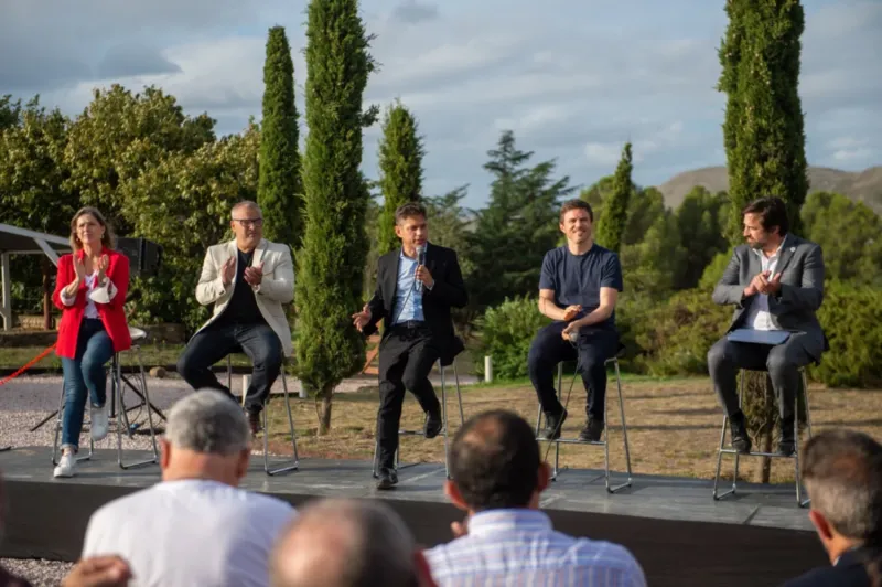 Desde Sierra de la Ventana, Kicillof anunció la vacunación libre con tercera dosis para todos los mayores de 18 años