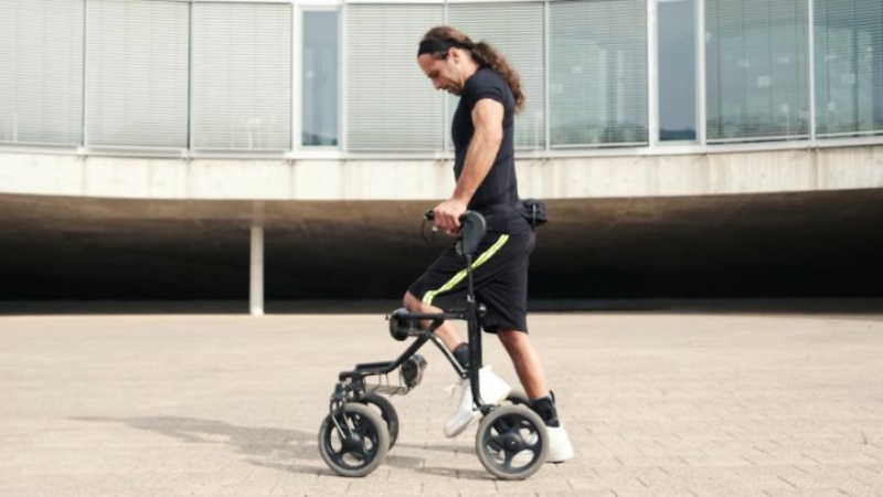 VIDEO - Milagro médico: lograron que tres parapléjicos vuelvan a caminar tras un implante de electrodos en la médula espinal