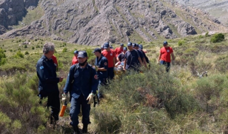 Bomberos rescataron a una mujer en el Cerro Ventana