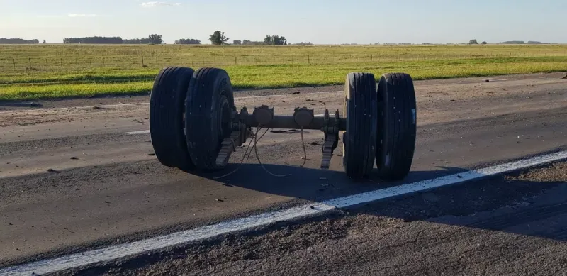 Dos heridos por fuerte choque entre camiones en la Ruta 3