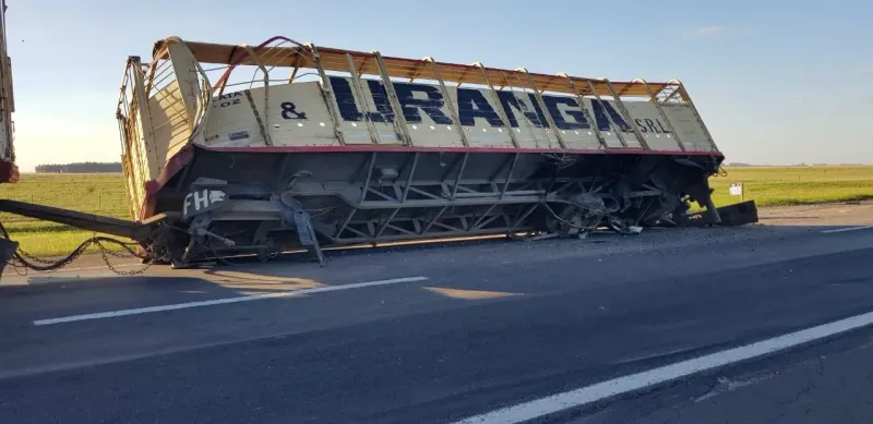 Dos heridos por fuerte choque entre camiones en la Ruta 3