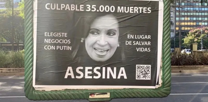 En medio de la interna del Gobierno, Alberto repudió una campaña de afiches que califica a Cristina Kirchner de “asesina”