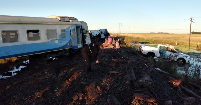 FOTOS Y VIDEO: Descarriló el tren de pasajeros que venía a Coronel Suárez