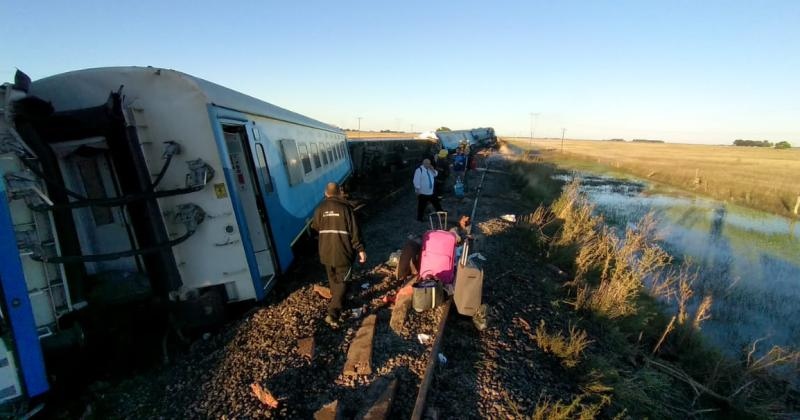 FOTOS Y VIDEO: Descarriló el tren de pasajeros que venía a Coronel Suárez