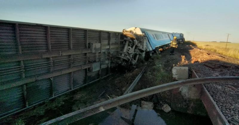 FOTOS Y VIDEO: Descarriló el tren de pasajeros que venía a Coronel Suárez