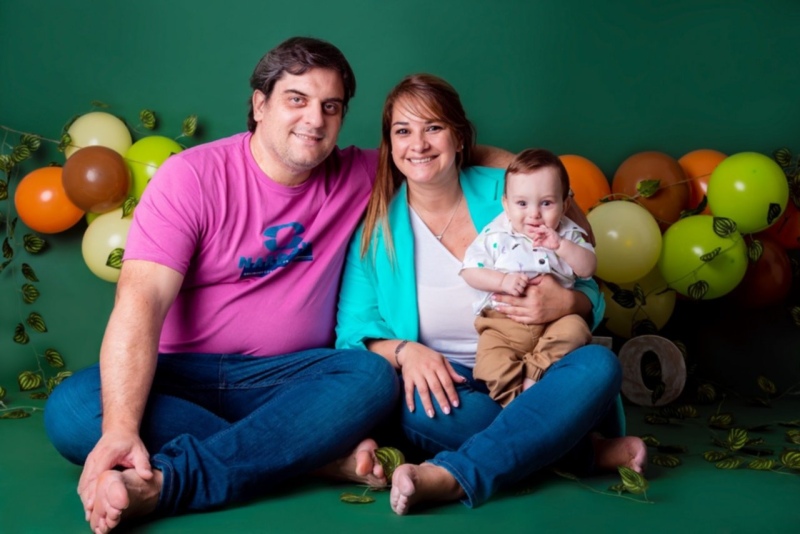 Con papá Luciano Martínez y mamá Anita Capitanelli, en su primer cumple.