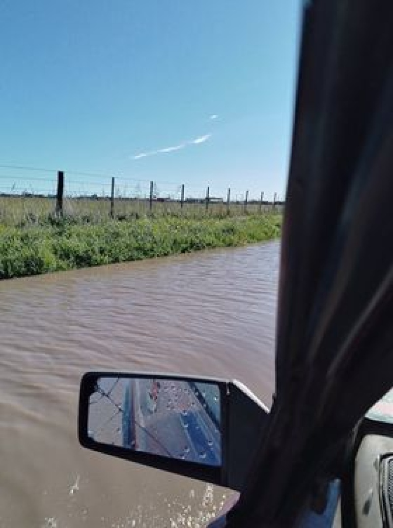 Luego de cada lluvia, la calle Juncal se transforma en el ”río” de Santa Trinidad