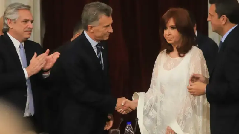 Verano político digital: Mauricio Macri lidera el apoyo en las redes sociales y cae la figura de Cristina Kirchner