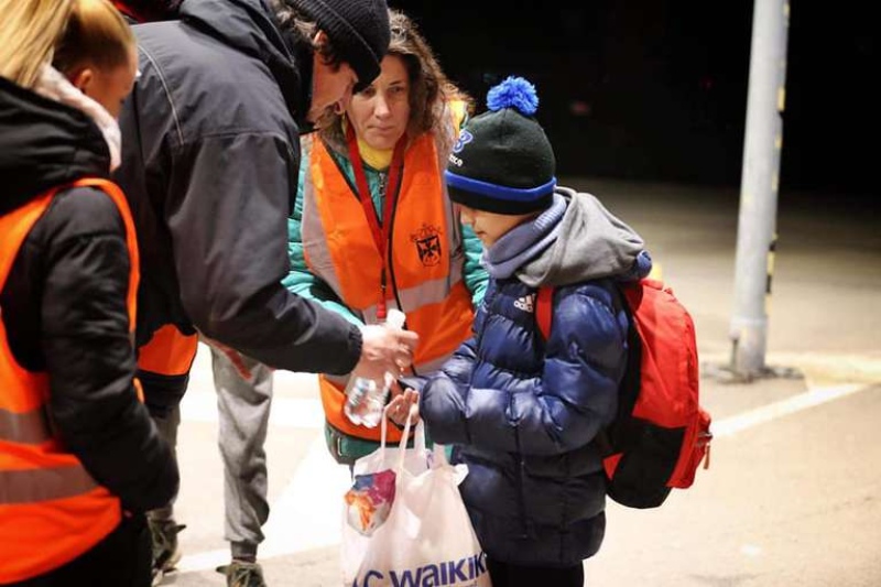 “¡Vamos, niño ucraniano, sigue andando, ... y no mires para atrás!”