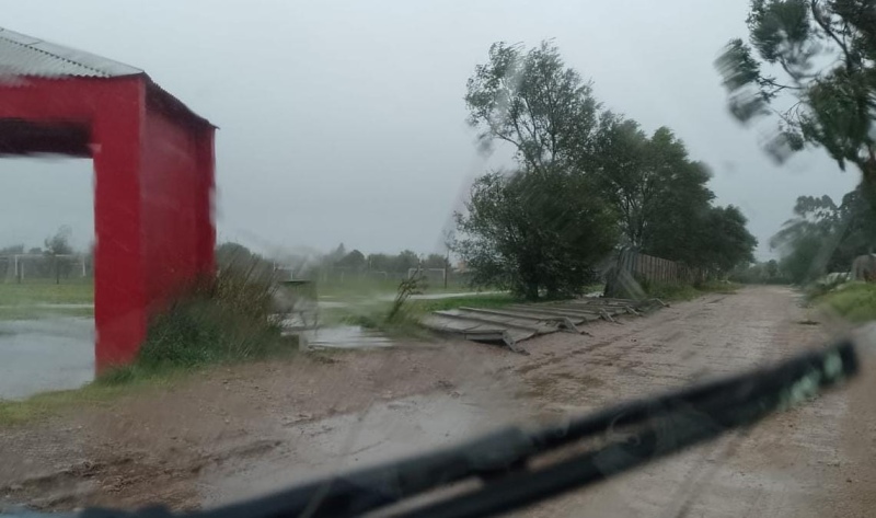 Muchos inconvenientes causó la fuerte tormenta de viento y lluvia