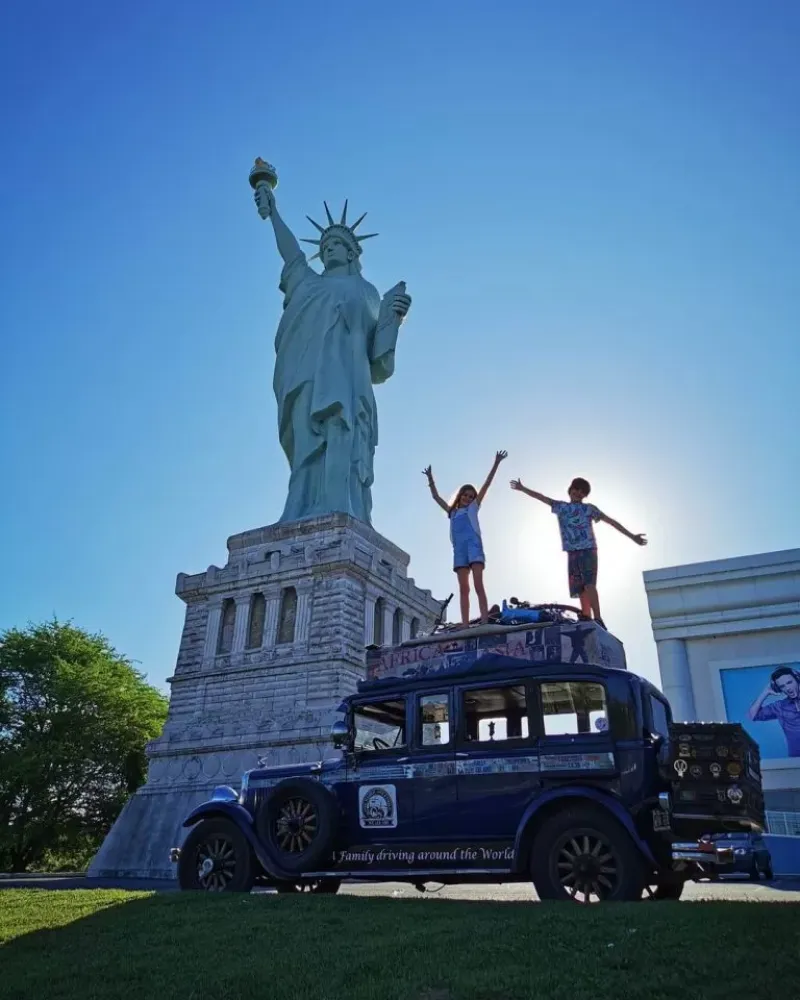 VIDEO: Dos décadas viajando por el mundo: la maravillosa aventura de la familia Zapp