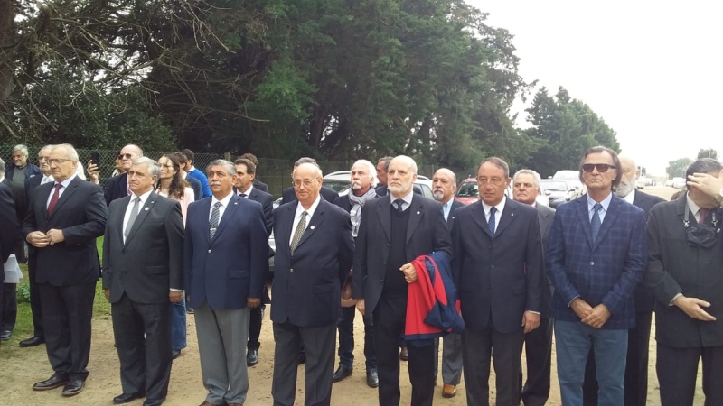 En un marco de alto patriotismo, y con la presencia de heroicos veteranos de guerra, se inauguró la plazoleta Honor y Gloria