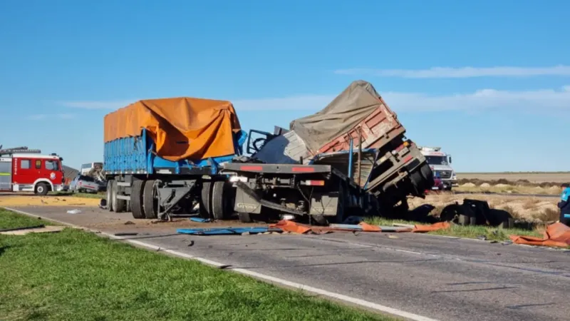 Ruta 33: un muerto en choque entre varios camiones y una camioneta