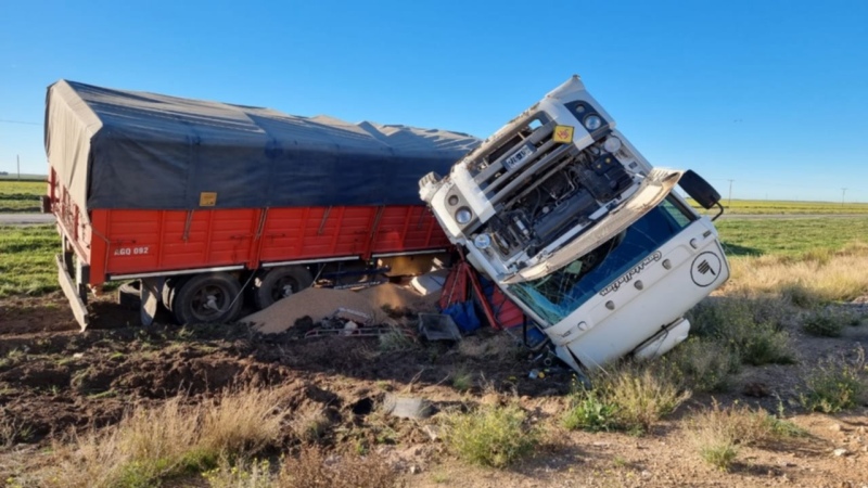 Ruta 33: un muerto en choque entre varios camiones y una camioneta