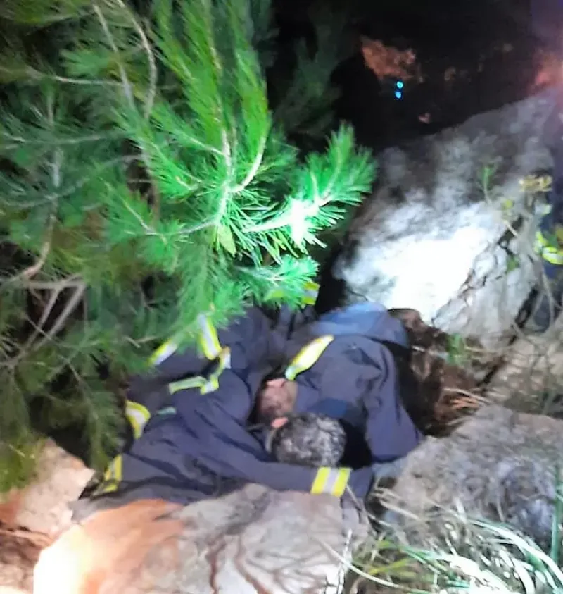 Volcaron en cercanías de Sierra de la Ventana y se escondieron en una cueva: los hallaron horas más tarde con hipotermia