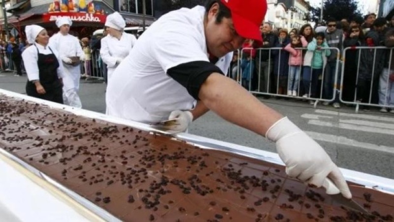 Producen en Bariloche la barra de chocolate ”más larga del mundo”