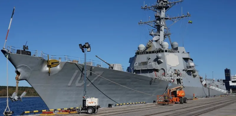 El destructor de Estados Unidos, USS Gravely, atracado en el puerto de Klaipeda, en Lituania