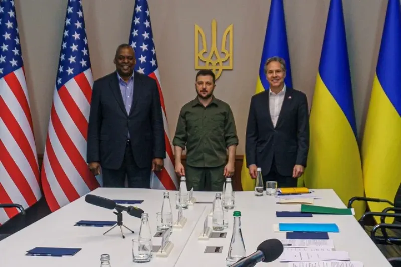 Encuentro del jefe del Pentágono y el jefe de la diplomacia norteamericanos con el presidente Zelenski en Kiev, la capital ucraniana