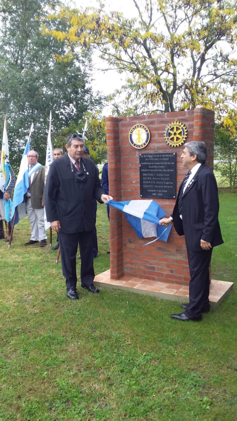 En un marco de alto patriotismo, y con la presencia de heroicos veteranos de guerra, se inauguró la plazoleta Honor y Gloria