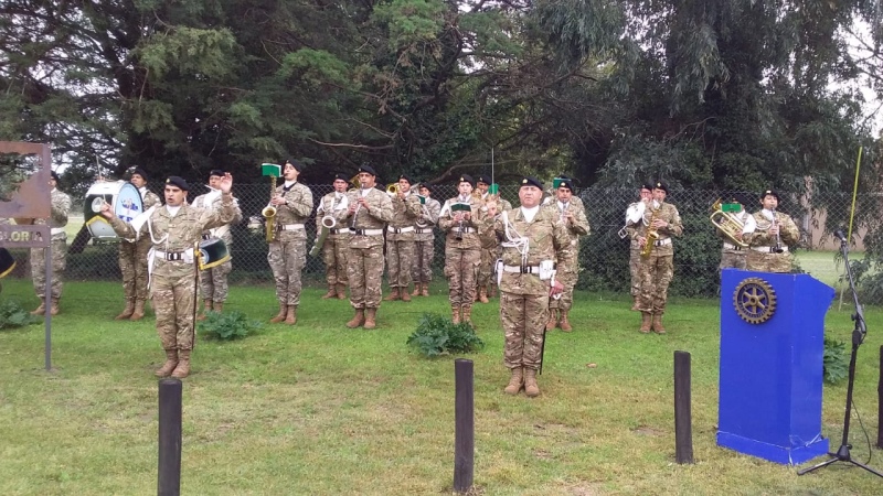 En un marco de alto patriotismo, y con la presencia de heroicos veteranos de guerra, se inauguró la plazoleta Honor y Gloria