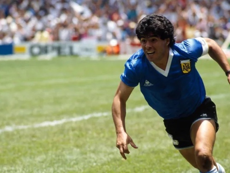 Subastan la camiseta que Diego Maradona usó contra Inglaterra: ¿cuánto piden?