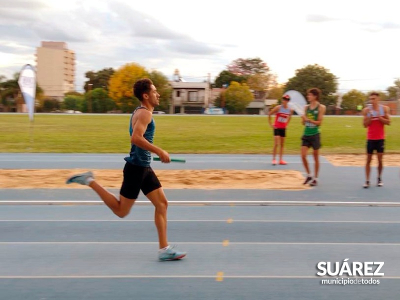 ULTIMO MOMENTO: Max Peratz medalla de oro en la posta 4 x 400 en el Campeonato Nacional U20