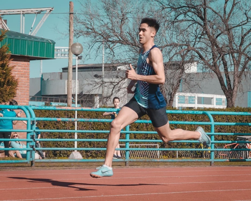 Máximo Peratz es subcampeón argentino U20 en 400 metros