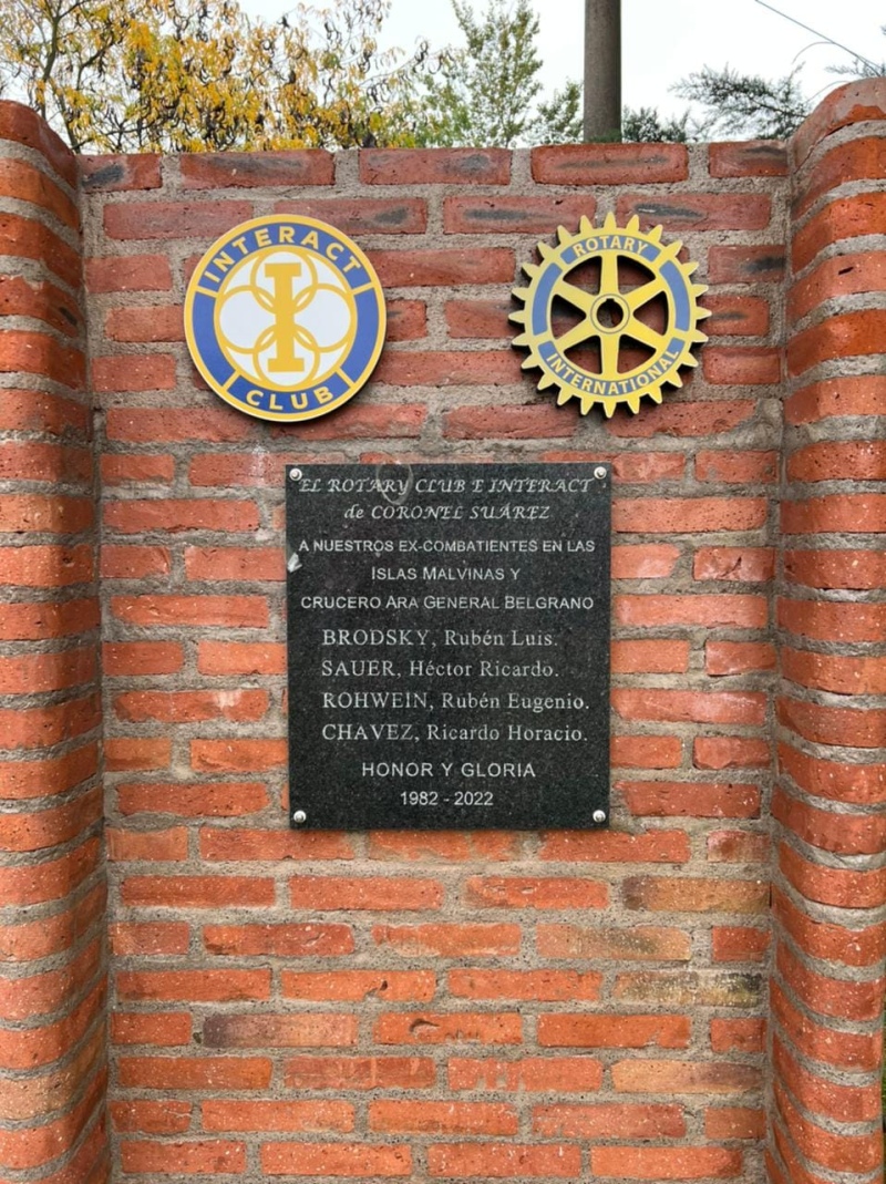 En un marco de alto patriotismo, y con la presencia de heroicos veteranos de guerra, se inauguró la plazoleta Honor y Gloria