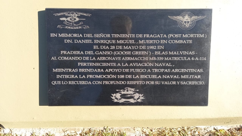 En un marco de alto patriotismo, y con la presencia de heroicos veteranos de guerra, se inauguró la plazoleta Honor y Gloria