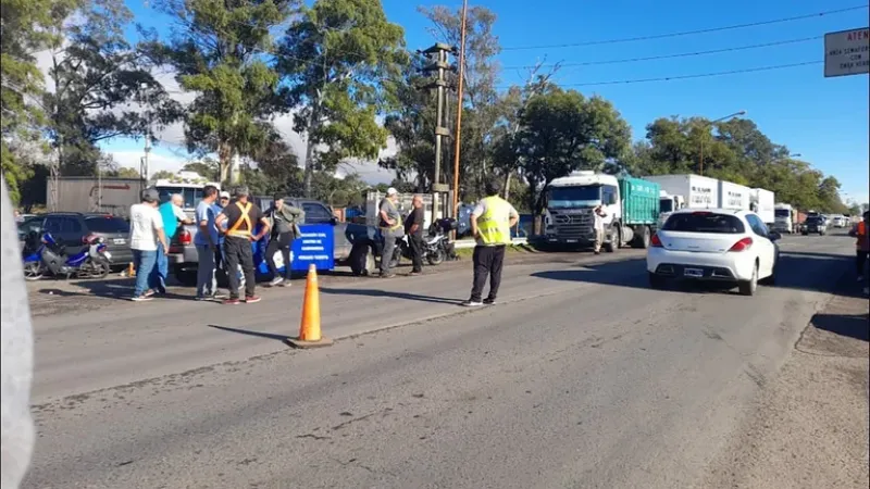 La protesta de transportistas de granos al costado de las rutas. Hoy se cumple el segundo día del paro nacional.