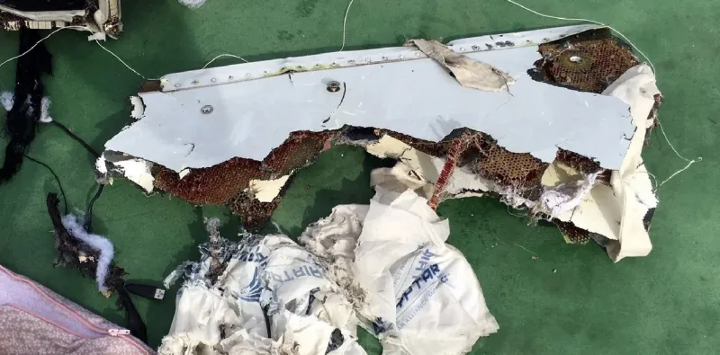 Los pocos restos encontrados del avión de EgyptAir