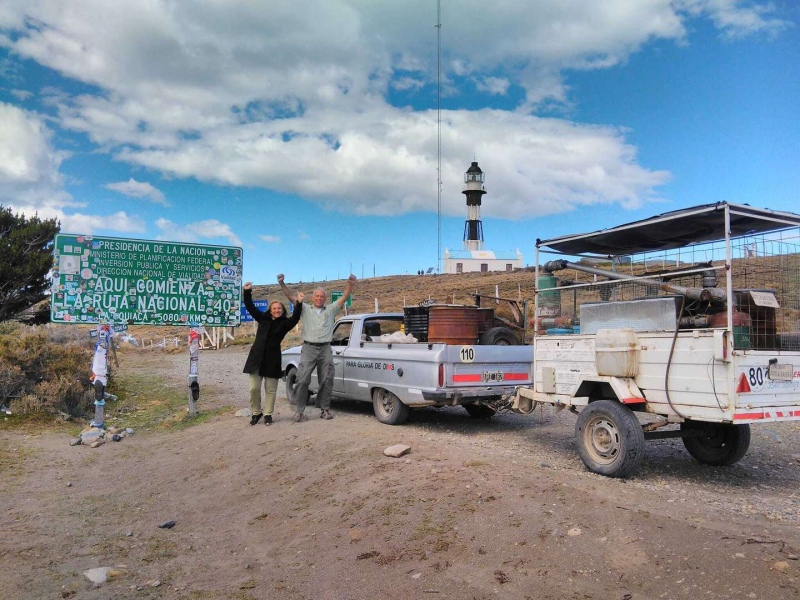 Edmundo y su pareja Fabiola hicieron 5000 kilómetros en el ”auto a basura”