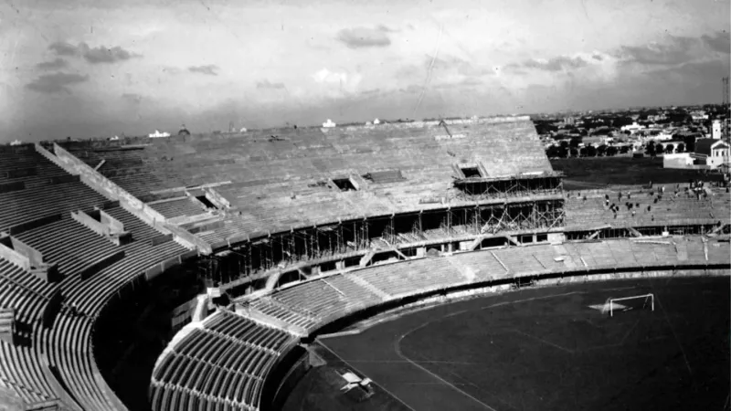 1938. Construcción del Monumental